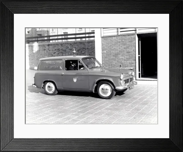 Framed Print : GLC-LFB Breathing apparatus control van (BACV)