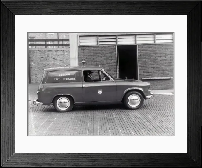 Framed Print : GLC-LFB Breathing apparatus control van (BACV) Framed Print : GLC-LFB Breathing apparatus control van (BACV)