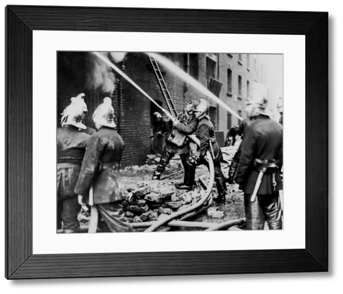 Framed Print : LCC-LFB Warehouse fire, Butlers Wharf, Bermondsey Framed Print : LCC-LFB Warehouse fire, Butlers Wharf, Bermondsey