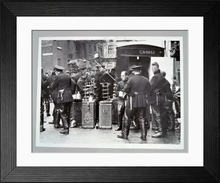 Framed Print : LCC-LFB Canteen van at Colonial Wharf fire Framed Print : LCC-LFB Canteen van at Colonial Wharf fire