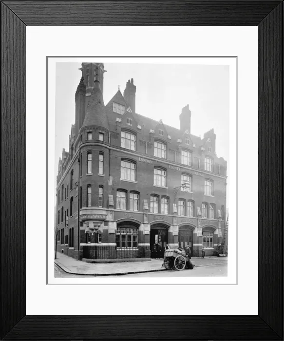 Framed Print : LCC-MFB Wandsworth fire station, SW London Framed Print : LCC-MFB Wandsworth fire station, SW London