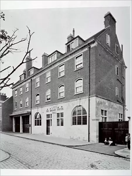 LCC-LFB Pageants Wharf fire station, Rotherhithe