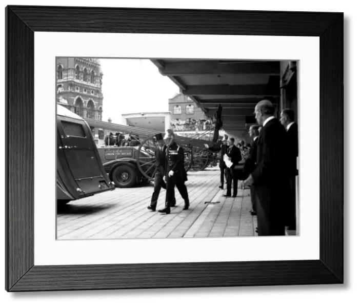 Framed Print : King George VI at the London Fire Brigade Lambeth HQ Framed Print : King George VI at the London Fire Brigade Lambeth HQ