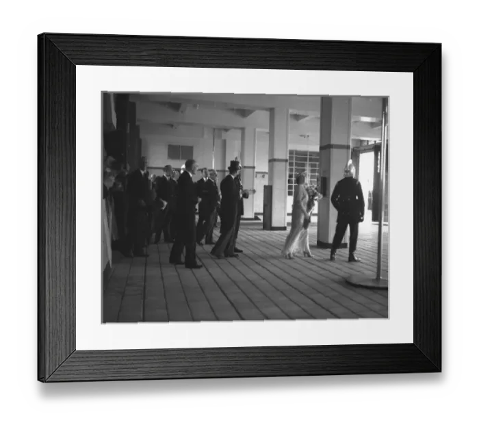 Framed Print : King George VI and Queen Elizabeth at Lambeth HQ Framed Print : King George VI and Queen Elizabeth at Lambeth HQ