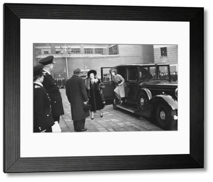 : Queen Elizabeth stepping out of a car, LFB Lambeth HQ : Queen Elizabeth stepping out of a car, LFB Lambeth HQ