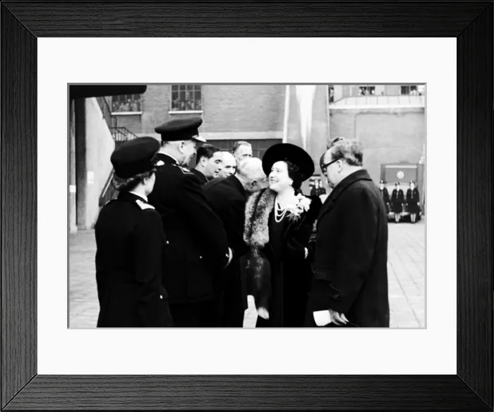Framed Print : Queen Elizabeth meeting firewomen at Lambeth HQ, WW2 Framed Print : Queen Elizabeth meeting firewomen at Lambeth HQ, WW2
