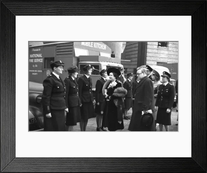 : Queen Elizabeth inspects firewomen on parade, WW2 : Queen Elizabeth inspects firewomen on parade, WW2