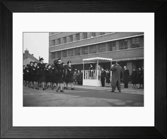 : Queen Elizabeth reviews firewomen at Lambeth, WW2 : Queen Elizabeth reviews firewomen at Lambeth, WW2