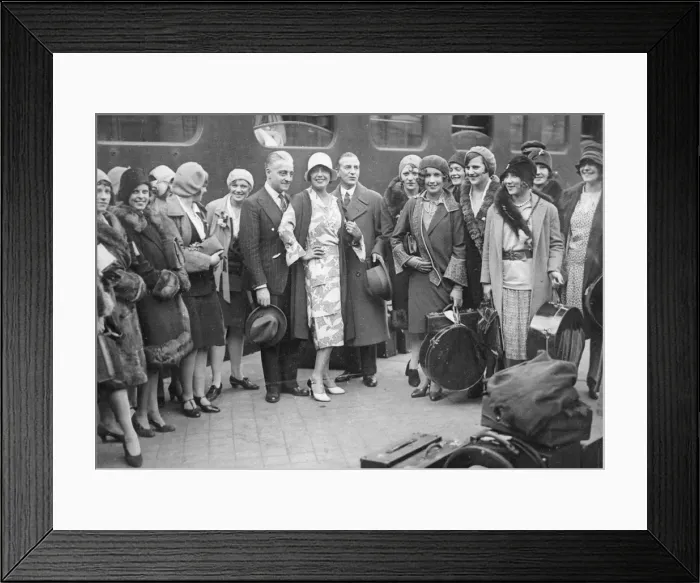 Framed Print : Mistinguett in Paris Framed Print : Mistinguett in Paris