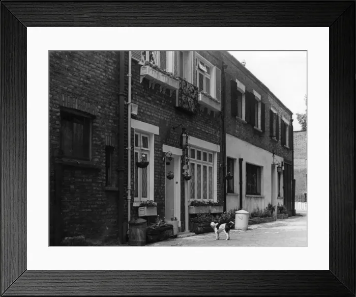 Framed Print : Albion Mews London Framed Print : Albion Mews London