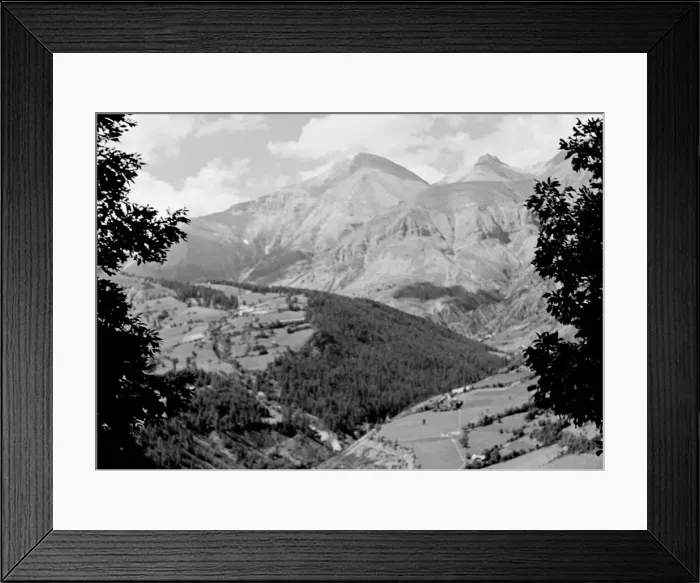 Framed Print : Allos - France Framed Print : Allos - France