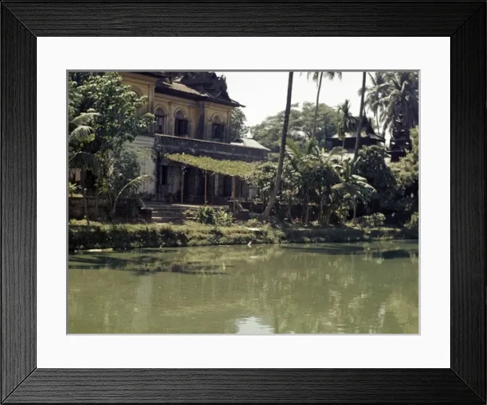 Framed Print : Shwedagon Sacred Pool - Rangoon Framed Print : Shwedagon Sacred Pool - Rangoon
