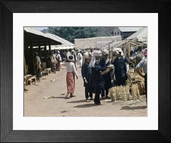 Framed Print : Toungthou women - Kalaw Framed Print : Toungthou women - Kalaw