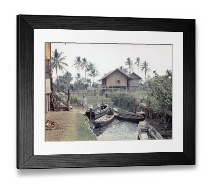 Framed Print : weavers family - Inle Lake Framed Print : weavers family - Inle Lake