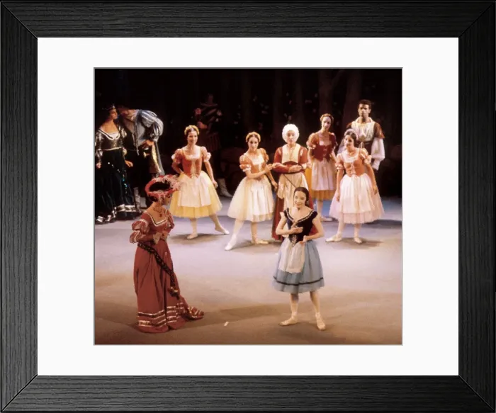 Framed Print : ALONSO, Alicia (1923) Framed Print : ALONSO, Alicia (1923)