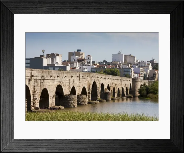 Framed Print : SPAIN. M鲩da. Roman Bridge on river Guadiana Framed Print : SPAIN. M鲩da. Roman Bridge on river Guadiana