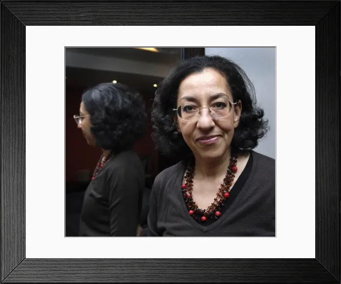 Framed Print : LEVY, Andrea (1956). British Writer. Portrait Framed Print : LEVY, Andrea (1956). British Writer. Portrait