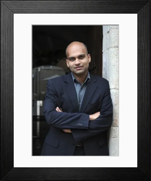 Framed Print : ADIGA, Aravind (1974). Australian-Indian writer Framed Print : ADIGA, Aravind (1974). Australian-Indian writer