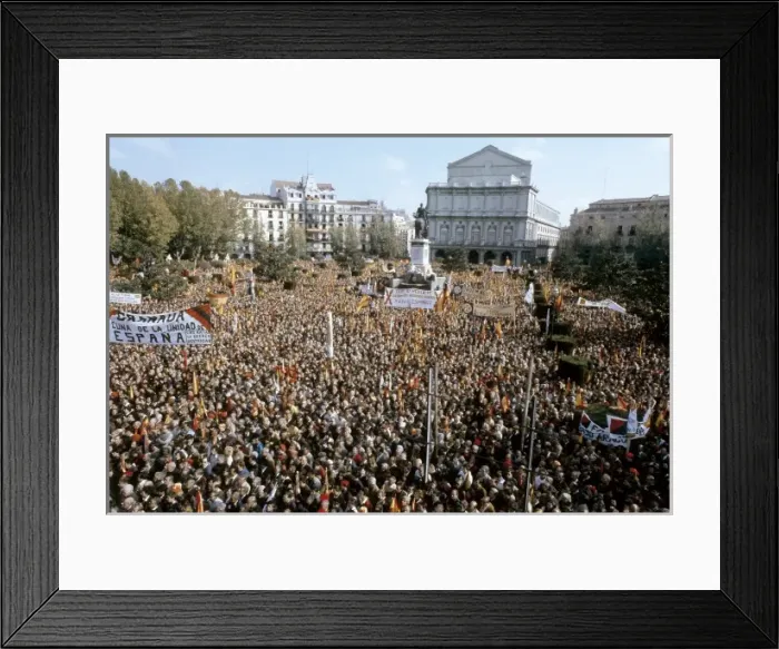 Framed Print : Spain. Extreme right-wing demonstration in Plaza de Oriente, Madrid Framed Print : Spain. Extreme right-wing demonstration in Plaza de Oriente, Madrid