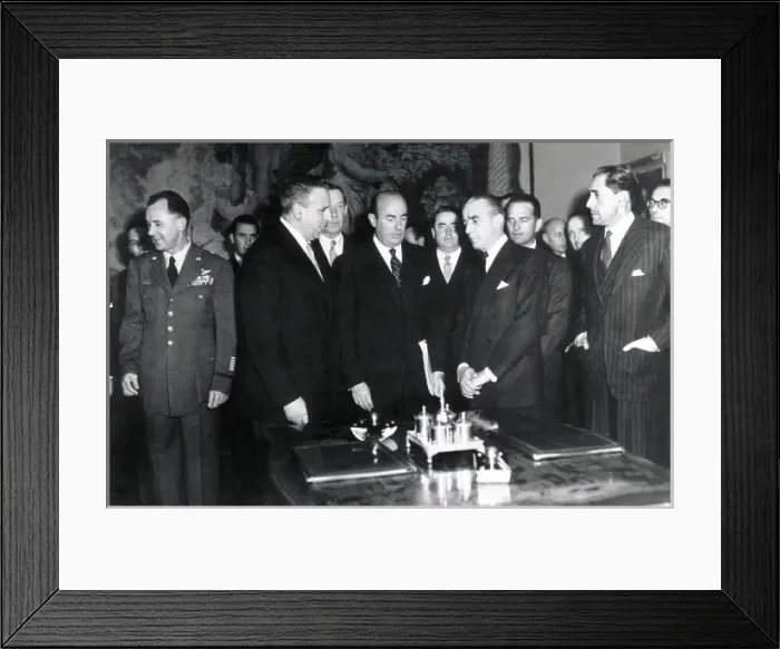 Framed Print : Spain. Agreement with the United States (26th September 1953) Framed Print : Spain. Agreement with the United States (26th September 1953)