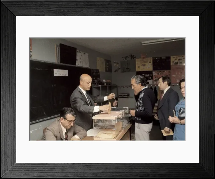 Framed Print : Spain. Elections of 15th June 1977. Electoral college in Madrid. Photography Framed Print : Spain. Elections of 15th June 1977. Electoral college in Madrid. Photography