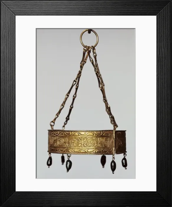 Framed Print : Votive crown