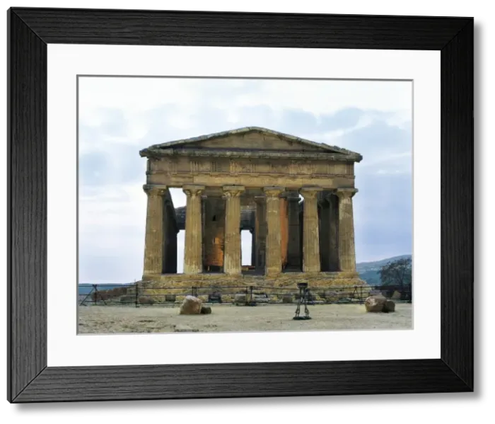 Framed Print : Temple of Concord. ITALY. SICILY. Agrigento Framed Print : Temple of Concord. ITALY. SICILY. Agrigento