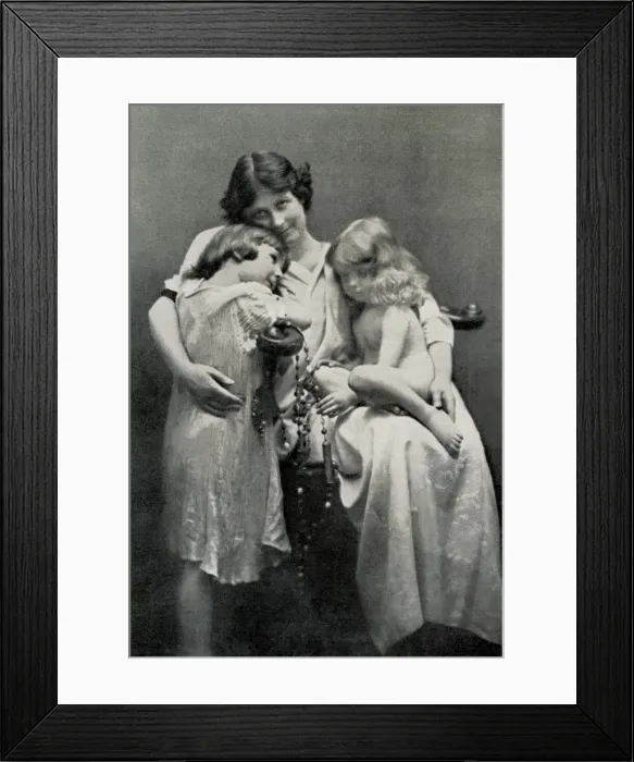 Framed Print : DUNCAN, Isadora (1878-1927). American classic Framed Print : DUNCAN, Isadora (1878-1927). American classic
