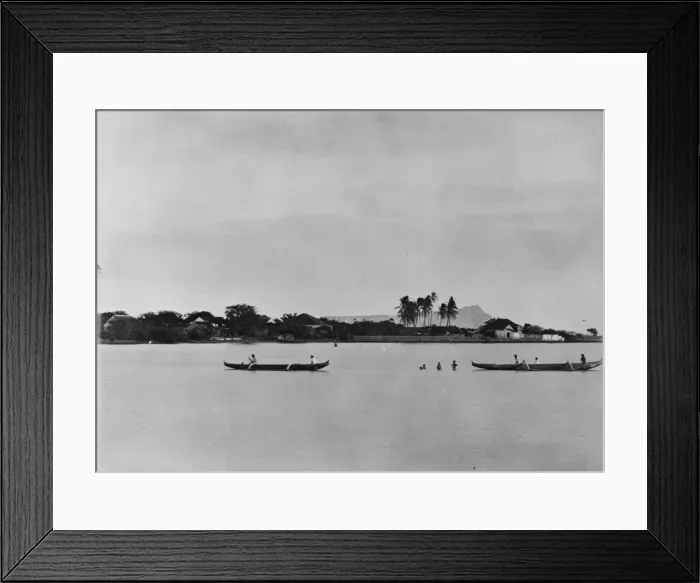 Framed Print : Hawaiian canoes, Diamond Head in background. Oahu, Hawaii