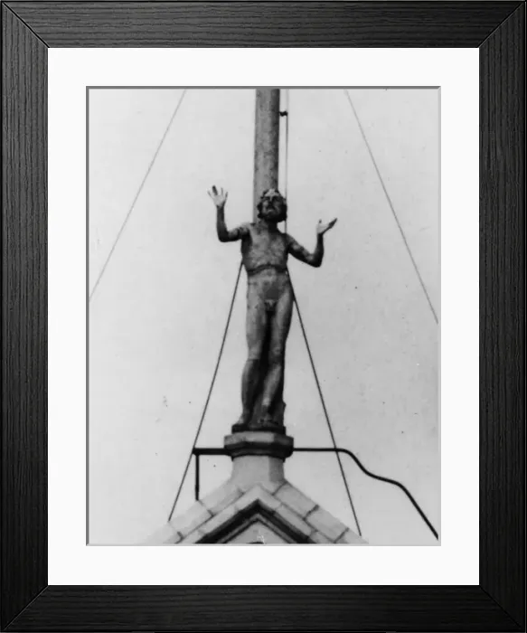 Framed Print : Statue from the main entrance of the Natural History Museum Framed Print : Statue from the main entrance of the Natural History Museum
