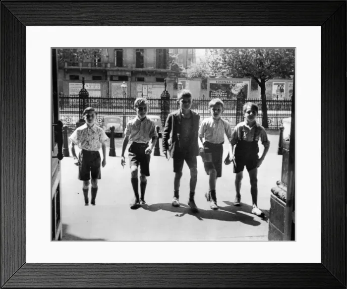 Framed Print : Boys approaching the entrance of the Natural History Museum Framed Print : Boys approaching the entrance of the Natural History Museum