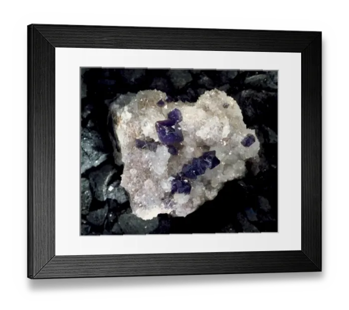 Framed Print : Scorodite comprises of (hydrated zinc arsenate) Framed Print : Scorodite comprises of (hydrated zinc arsenate)