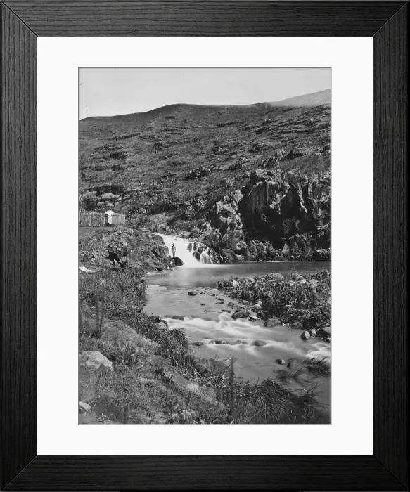 Framed Print : Repana Falls in Nuuanu Valley near Honolulu, Oahu, Hawaii Framed Print : Repana Falls in Nuuanu Valley near Honolulu, Oahu, Hawaii