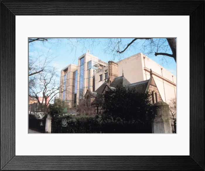 Framed Print : Exterior view of the Darwin Centre