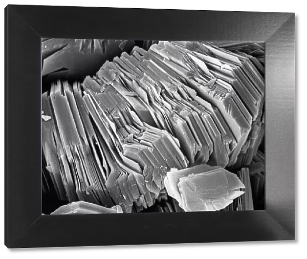 Kaolinite. Scanning electron microscope image of kaolinite (x 4.00K)