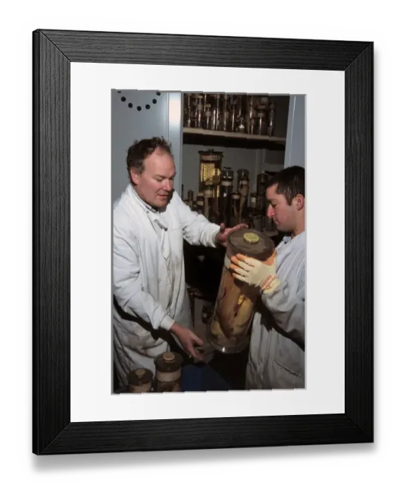 Framed Print : Moving specimens to the Darwin Centre Framed Print : Moving specimens to the Darwin Centre