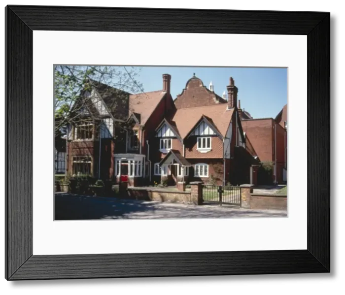 Framed Print : Exterior view of The Natural History Museum at Tring Framed Print : Exterior view of The Natural History Museum at Tring