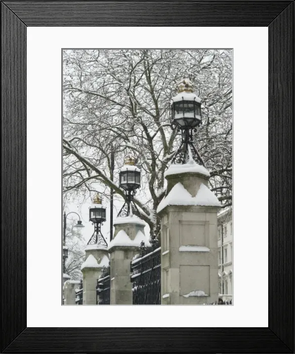 Framed Print : Gates of the Natural History Museum, London Framed Print : Gates of the Natural History Museum, London