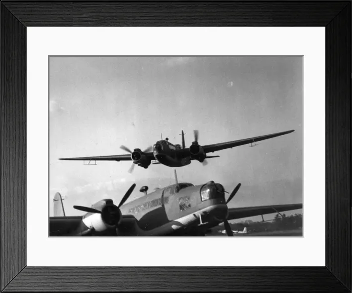 Framed Print : Vickers Warwick powered by two Pratt & Whitney Double Wasps Framed Print : Vickers Warwick powered by two Pratt & Whitney Double Wasps