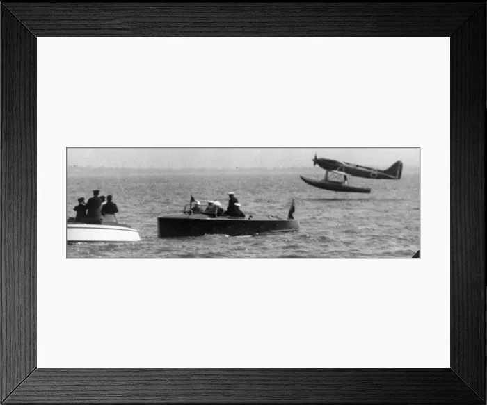 Framed Print : Supermarine S6 alighting in 1929 Framed Print : Supermarine S6 alighting in 1929