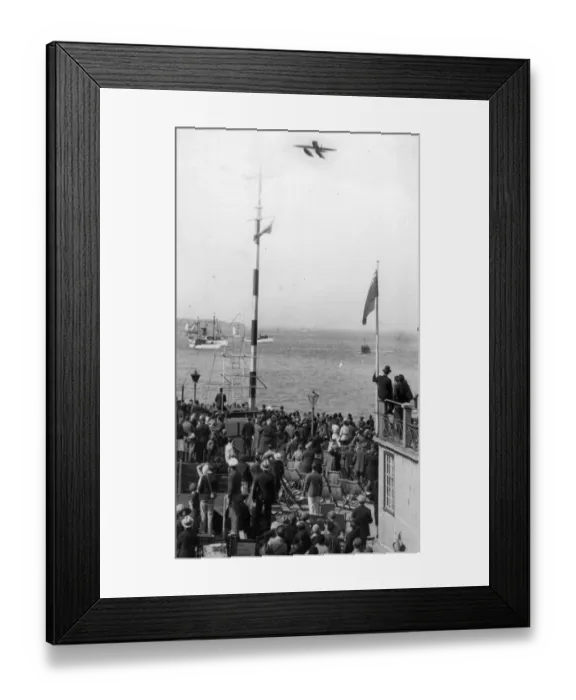 Framed Print : Supermarine S6B crossing the finishing post at Ryde Pier Framed Print : Supermarine S6B crossing the finishing post at Ryde Pier
