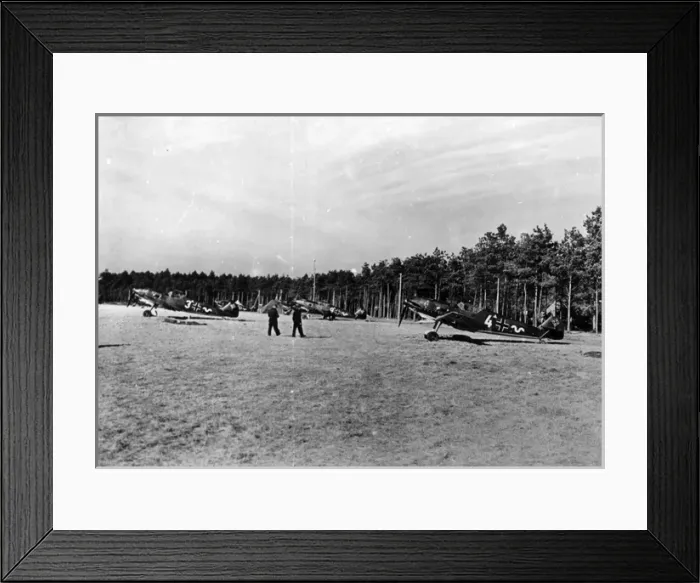 Framed Print : Messerschmitt Bf109Es parked on an airfield in 1940 Framed Print : Messerschmitt Bf109Es parked on an airfield in 1940