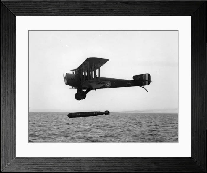 Framed Print : Sopwith Cuckoo N6950 dropping a MkIX torpedo