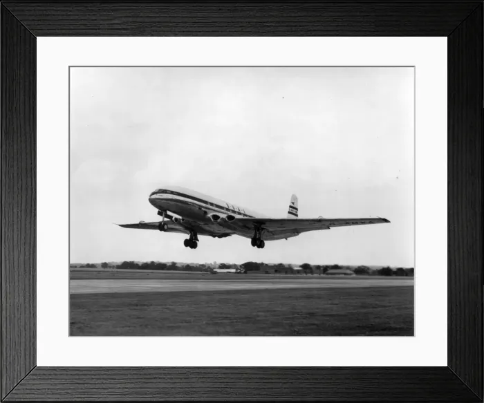 Framed Print : The first production de Havilland DH106 Comet 2 G-AMXA Framed Print : The first production de Havilland DH106 Comet 2 G-AMXA