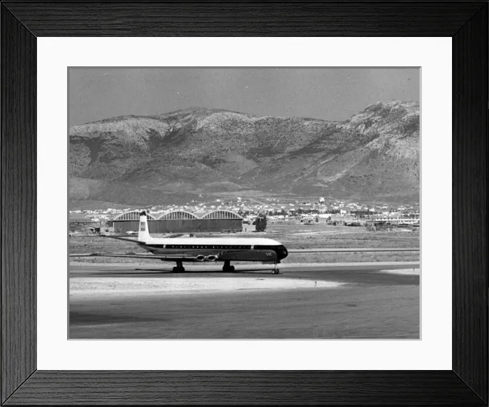 Framed Print : The first de Havilland DH106 Comet 4B Framed Print : The first de Havilland DH106 Comet 4B
