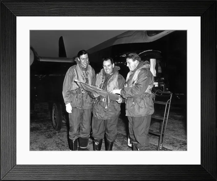 Framed Print : The crew of English Electric Canberra B5 VX185 Framed Print : The crew of English Electric Canberra B5 VX185