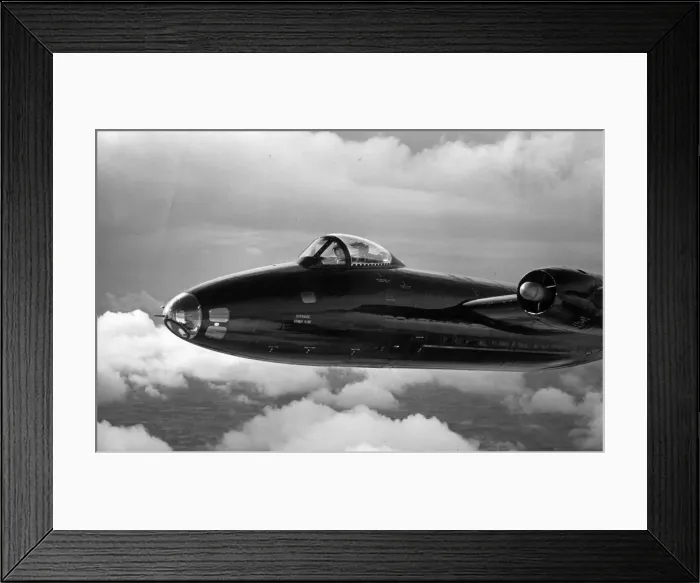 Framed Print : First English Electric Canberra B(I)8, VX185 Framed Print : First English Electric Canberra B(I)8, VX185
