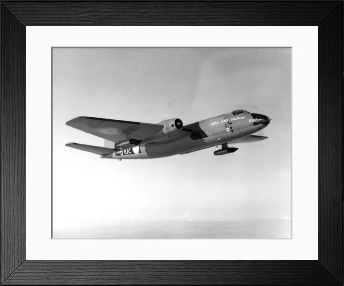 Framed Print : English Electric Canberra B62 B-102 (G-AHYP) Framed Print : English Electric Canberra B62 B-102 (G-AHYP)