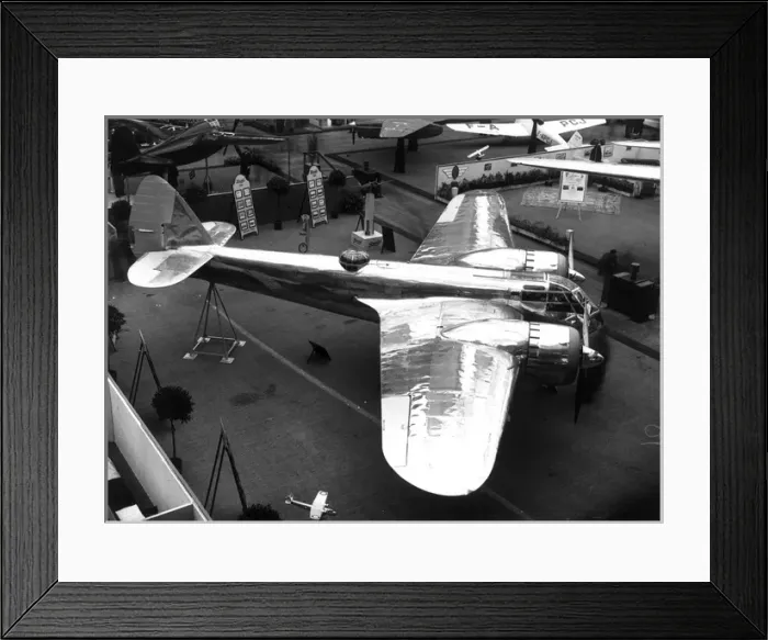Framed Print : Highly polished Bristol Blenheim I at an exhibition Framed Print : Highly polished Bristol Blenheim I at an exhibition