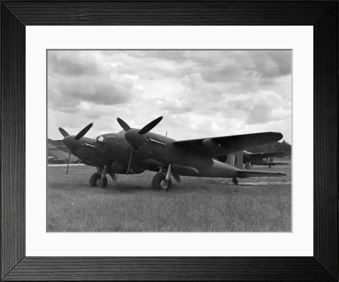 Framed Print : de Havilland Mosquito PRIX LR409 Framed Print : de Havilland Mosquito PRIX LR409